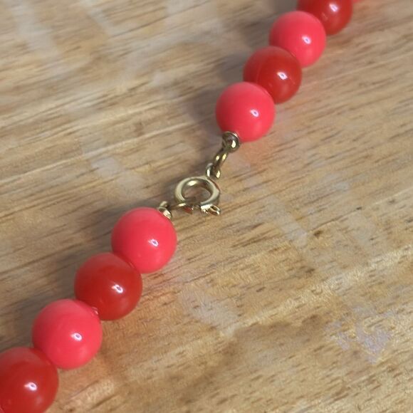 Pink and red circular beaded acrylic fashion statement necklace 31” - Picture 4 of 4